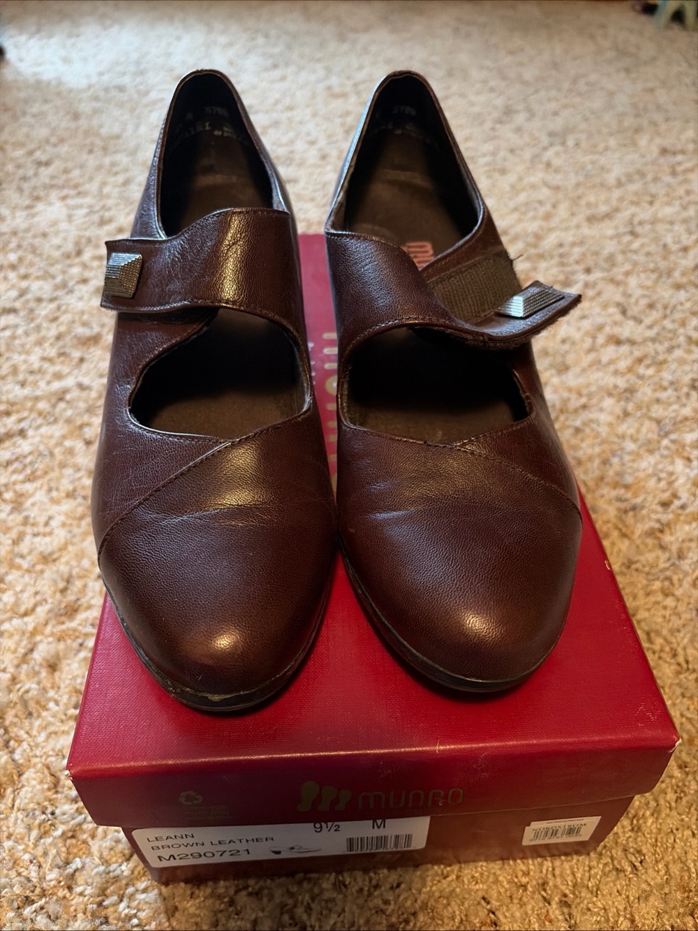 Munro Leann Brown Leather pumps 9.5